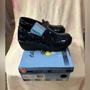 Easy Street Womens Easy Works by Leeza Clogs, Navy Floral Size 8